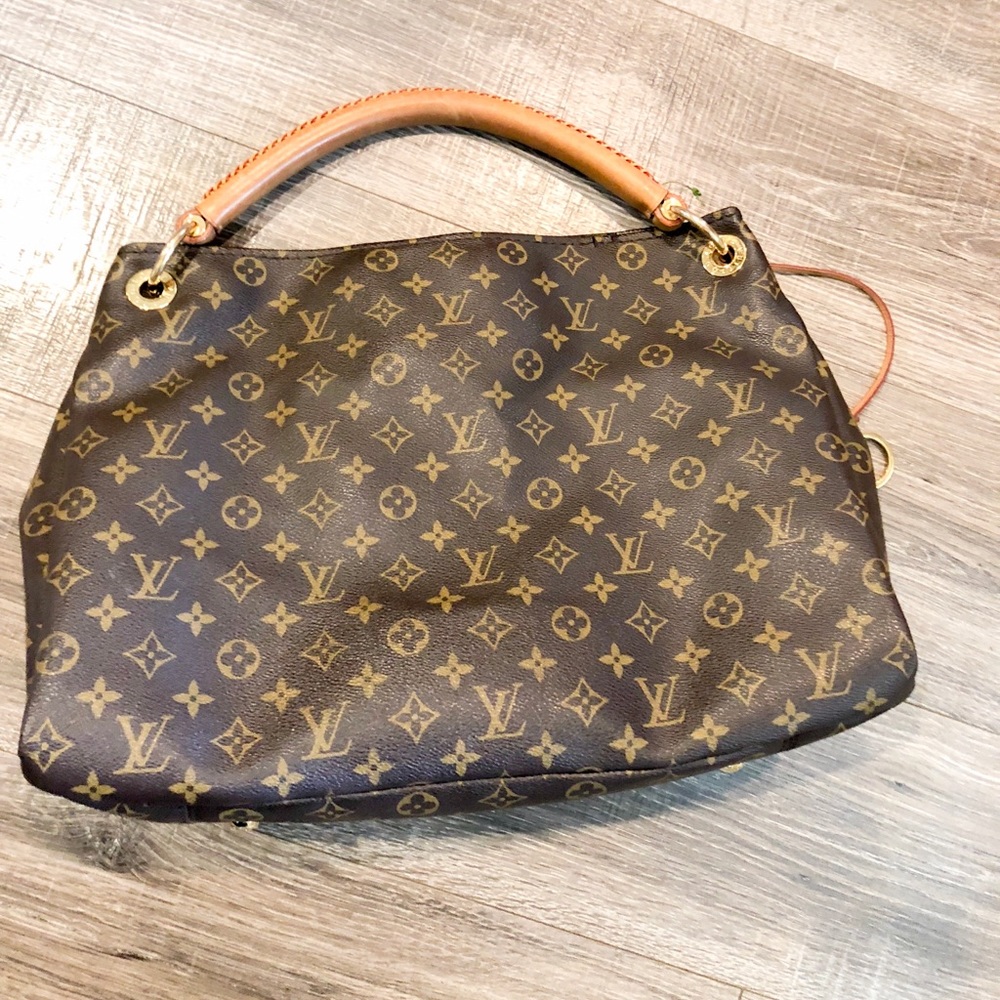 100% Authentic Louis Vuitton Artsy MM